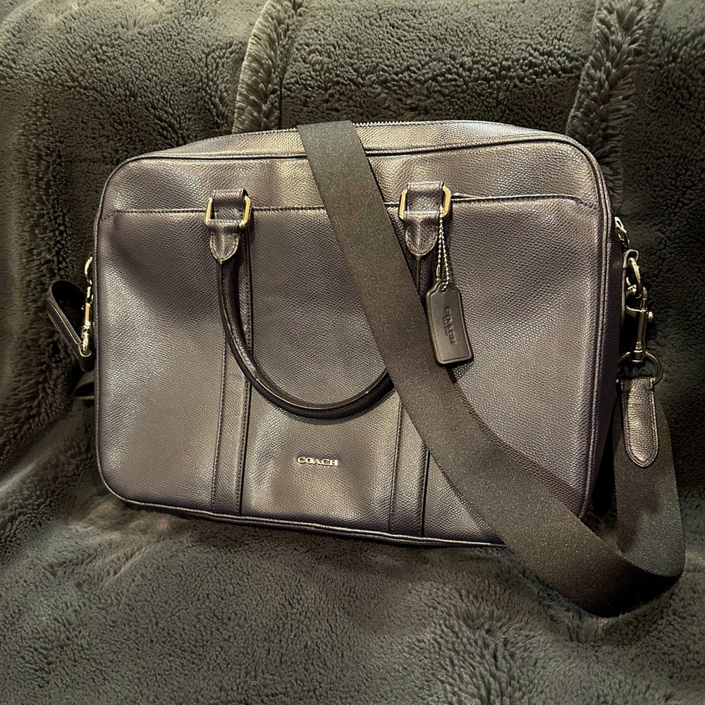 Coach, men’s business bag, with crossbody strap.